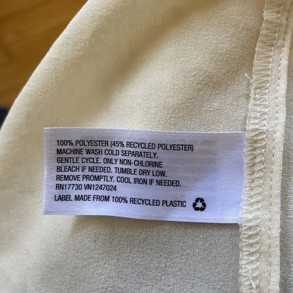 NWT - Women's xl Square Tie Neck
Puffed Short Sleeve Top - Future
Collection - Picture 4 of 4